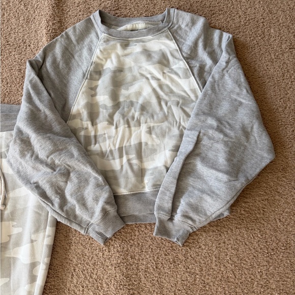 Women’s Jogger Sets - Picture 4 of 10